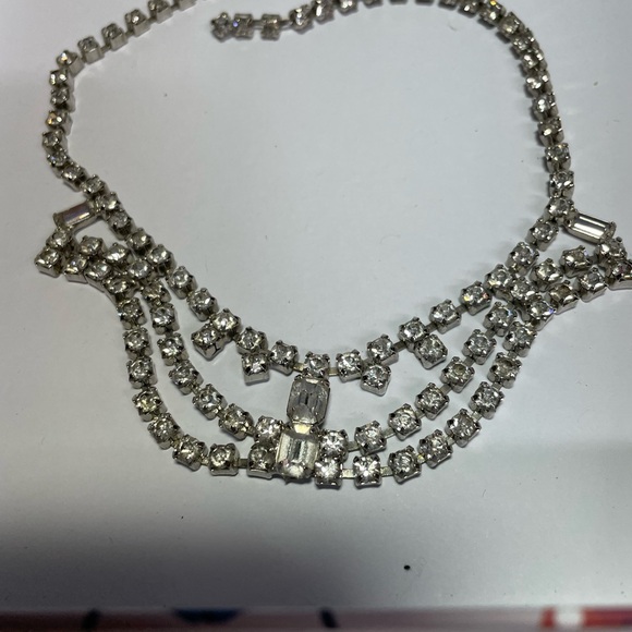 Silver Vintage-Style Rhinestone Necklace - Picture 2 of 2